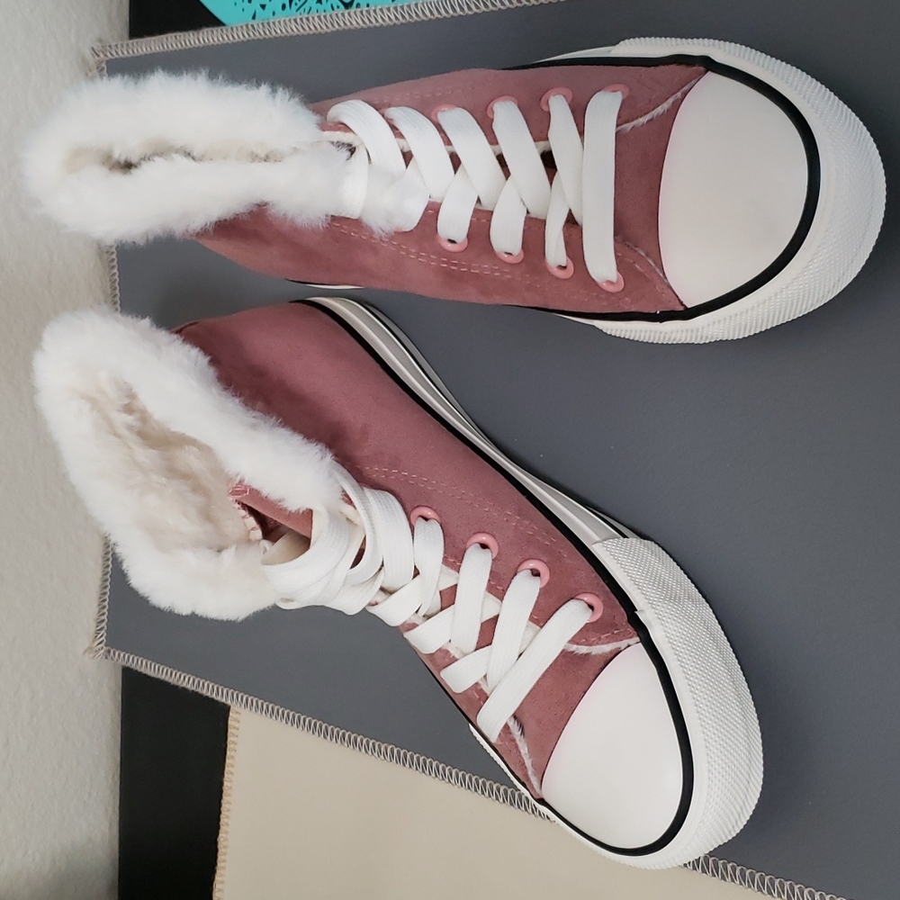 Sneakers in faux suede Mauve/ Pink  SZ  6